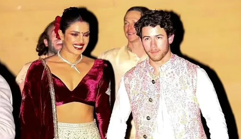 Priyanka Chopra-Nick Jonas Diwali Party: Priyanka Chopra attended the Diwali party with Nick Jonas, the couple was seen in desi look.