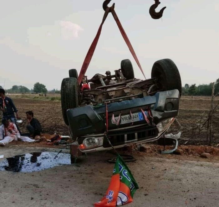 Electoral Area: A painful news is coming from Sagar district of Madhya Pradesh. BJP candidate Gopal Bhargava's car during assembly election campaign