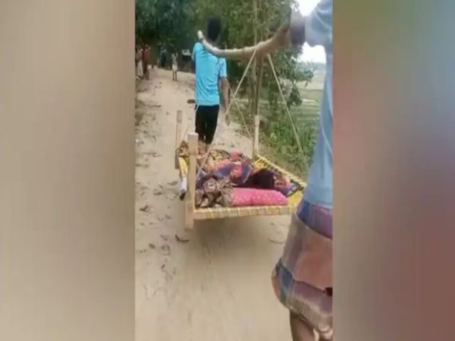 Worst Road: A very sad incident from Malda…! If only there was a road in the village, perhaps my wife's life would have been saved...see VIDEO