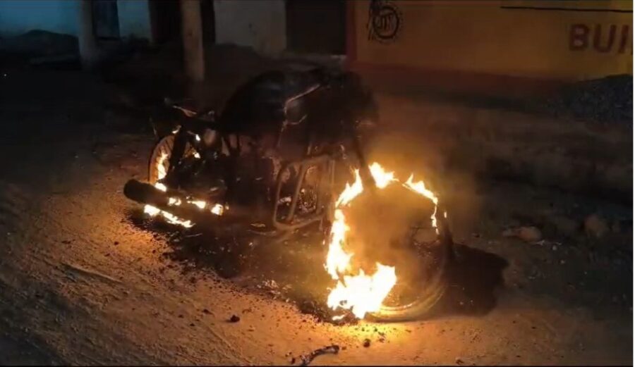 Election Violent Breaking: Big news from Amarpatan area…! Congress leader attacked with petrol bomb VIDEO