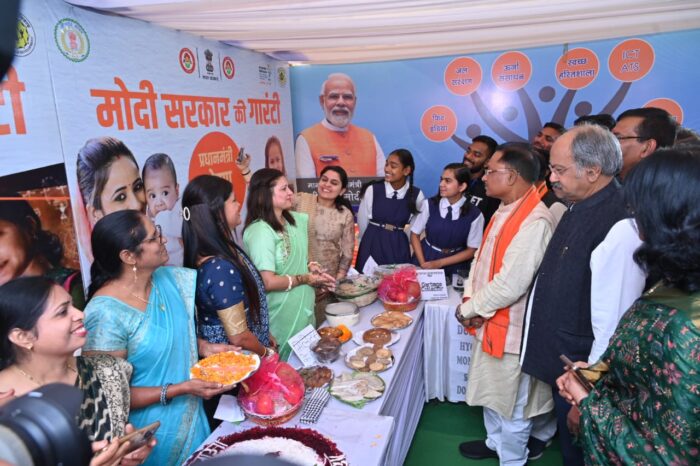 Developed India Sankalp Yatra: On the occasion of the inauguration of Developed India Sankalp Yatra, the Chief Minister visited various stalls
