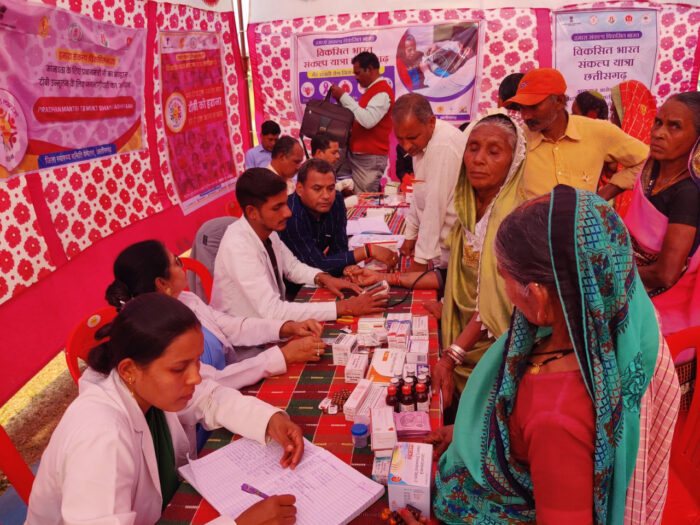 Developed India: Under the Developed India Sankalp Yatra, villagers were given information about government schemes and achievements.