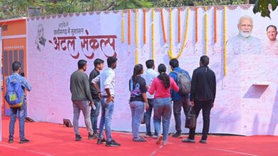 Photo Exhibition: Documentary related to Atal ji is attracting the youth, a large number of youth are gathering in Nalanda campus to see the exhibition.