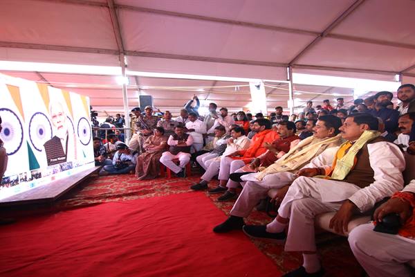 Bharat Sankalp Yatra: Prime Minister Modi virtually launched the Vikas Bharat Sankalp Yatra in 5 states including Madhya Pradesh...interacted virtually with the beneficiaries of various schemes.
