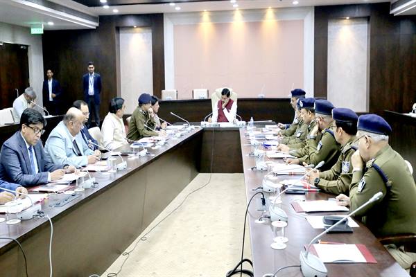 CM Review Meeting: Madhya Pradesh Chief Minister Dr. Mohan Yadav discussed with administrative and police officers in-charge of divisions