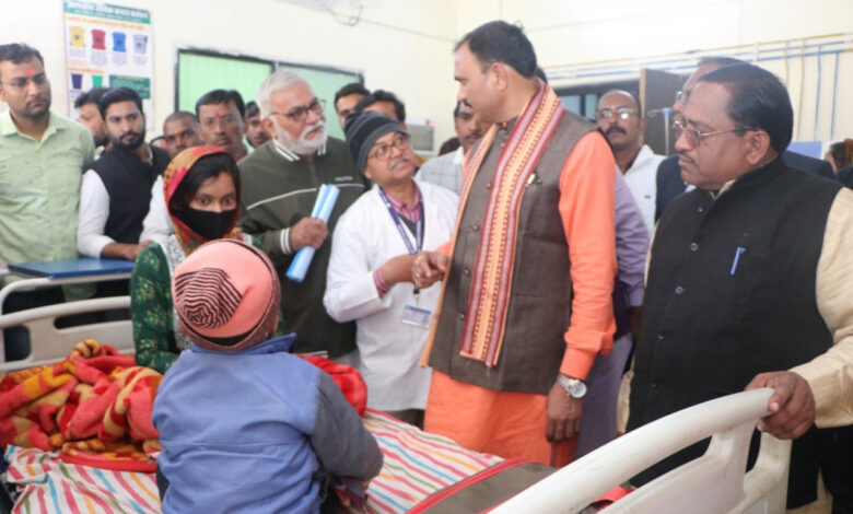 Inspected the Hospital: Health and Family Welfare, Medical Education Minister Jaiswal inspected the district hospital