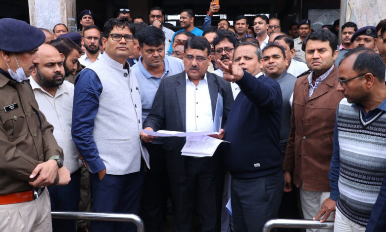 Finance Minister O.P. Chaudhary: Finance Minister O.P. Chaudhary inspected Raigarh station along with senior officials of Railway Division Bilaspur and District Administration.