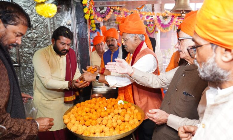 Raipur News: Culture Minister Brijmohan Aggarwal today offered prayers in various religious places of the capital Raipur on the occasion of the consecration of Shri Ramlala.