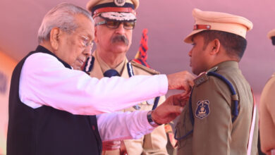 75th Republic Day: Governor honored officers and employees of the police department for their excellent service.