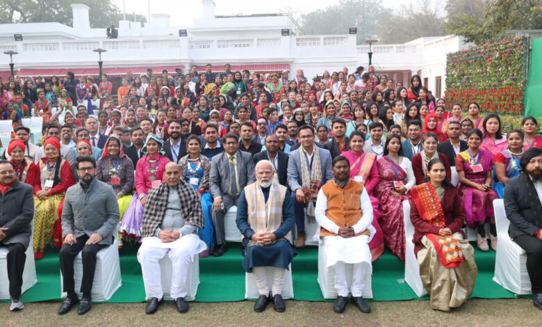CG Folk Artists met PM: Folk artists involved in Chhattisgarh's tableau 'Bastar's Primitive People's Parliament, Muria Darbar' met Prime Minister Narendra Modi