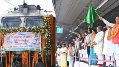 CG Ayodhya Special Train: Chief Minister Vishnu Dev Sai today flagged off the Ayodhya special train from the railway station of the capital.