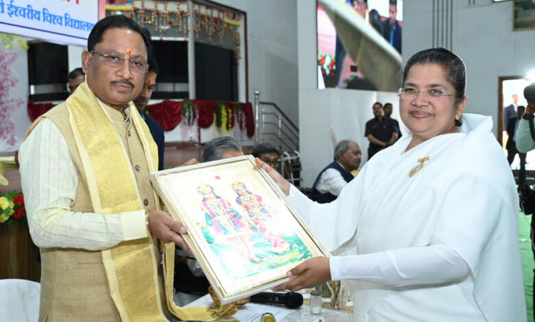 Brahma Bhojan: Chief Minister Sai became the guest of Brahma Kumari sisters for Brahma Bhojan.