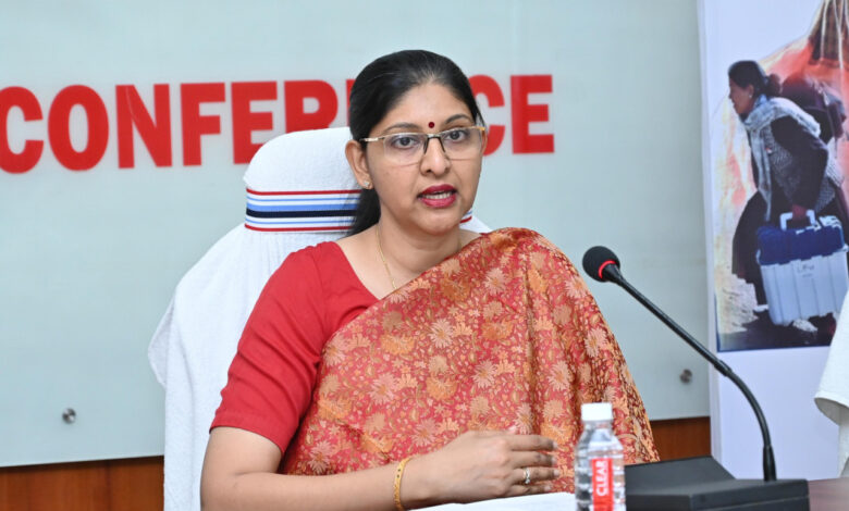 Loksabha Election 2024: Chief Electoral Officer Reena Babasaheb Kangale held a meeting of nodal officers of departments notified as essential service.