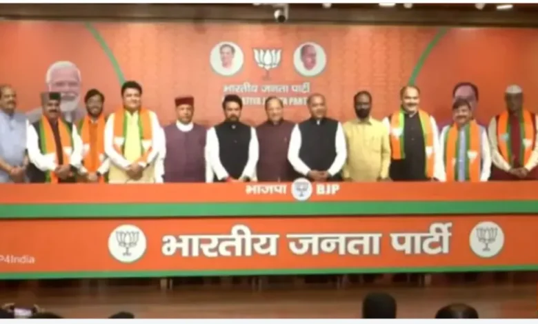 Congress ko Jhatka: Clash in Congress…! 6 rebel MLAs left the party…joined BJP