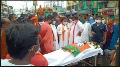 Poster Controversy: Big news…! Bloody clash between supporters of two parties…BJP worker dies