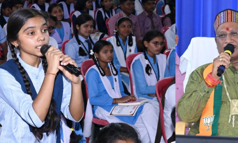 Dhamtari News: Chief Minister Vishnu Dev Sai resolved the curiosity of children in the Mission Aval, Meritorious Student Award Ceremony organized by the District Administration in Dhamtari district