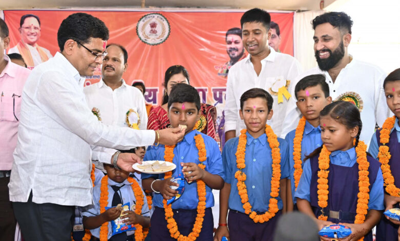 Tilda News: Revenue Minister attended the block level school entrance program organized in Tilda, announced more than 60 lakh rupees for 11 development works