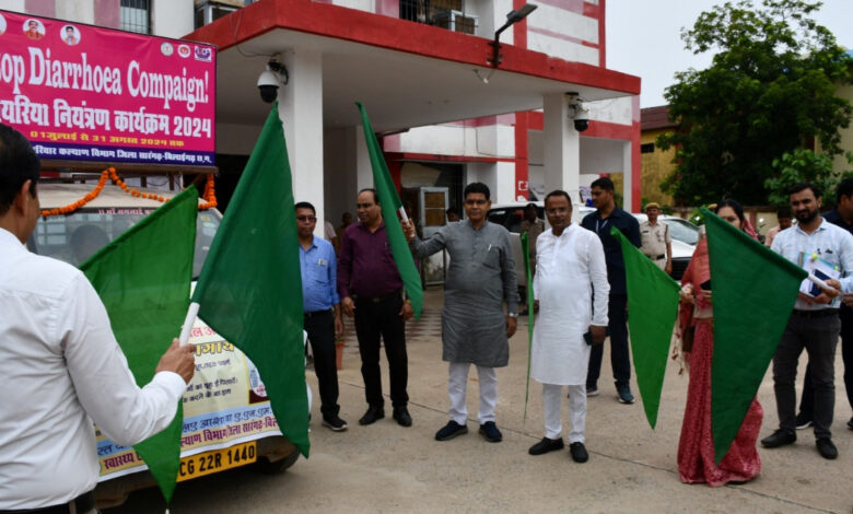 Green Flagged : Minister in charge Tank Ram Verma flagged off the diarrhea control chariot