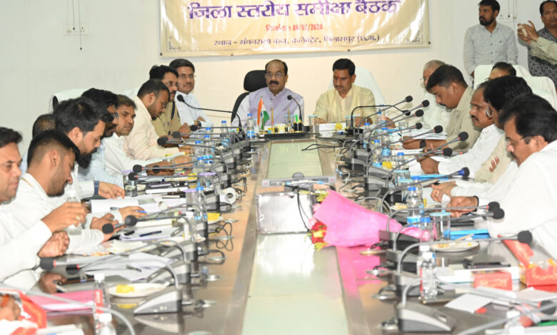 Review Meeting: Union Minister of State Tokhan Sahu and Deputy Chief Minister Arun Sao reviewed the schemes