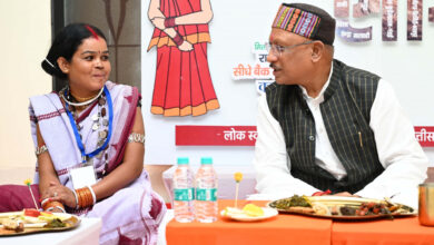 Nava Saugat Program: When the Chief Minister had food sitting in a row with Mitanin sisters