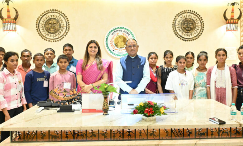 Courtesy Meet: Children of Semraha are getting good education to fulfill the dreams of their parents, met Chief Minister Vishnu Dev Sai in the assembly premises