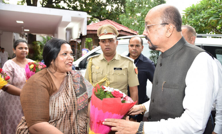 CG Governor Ramen Deka: Chhattisgarh's nominated Governor Ramen Deka was given a warm welcome on his arrival at the Raj Bhavan