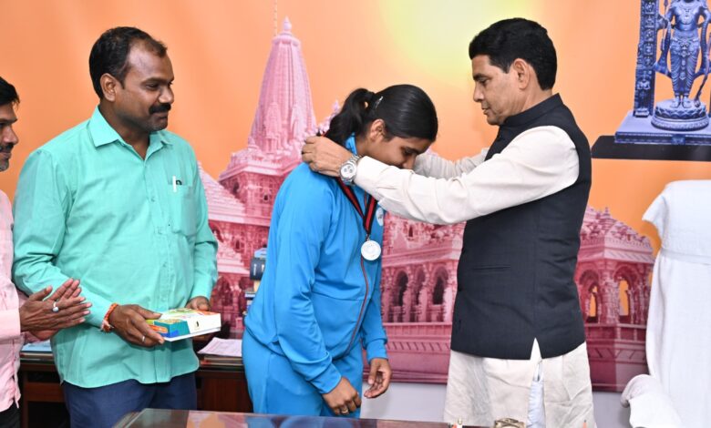 TRV: Daughters of Chhattisgarh have increased the pride of the state and the country, Kumari Reeba Benni of Raipur and Kumari Rupali Sahu of Bilaspur have raised the flag of India in New Zealand