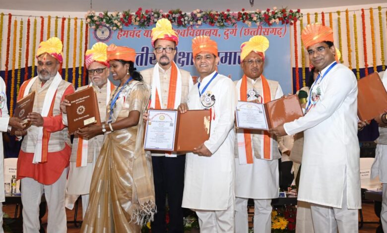 Convocation Ceremony: Governor Ramen Deka and Chief Minister Vishnu Dev Sai attended the convocation ceremony of Hemchand Yadav University in Durg