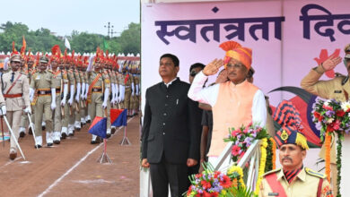 78th Independence Day: Chief Minister Vishnu Dev Sai hoisted the flag and took the salute of the parade at the state level celebration of Independence Day held at the Police Parade Ground in the capital Raipur this morning.