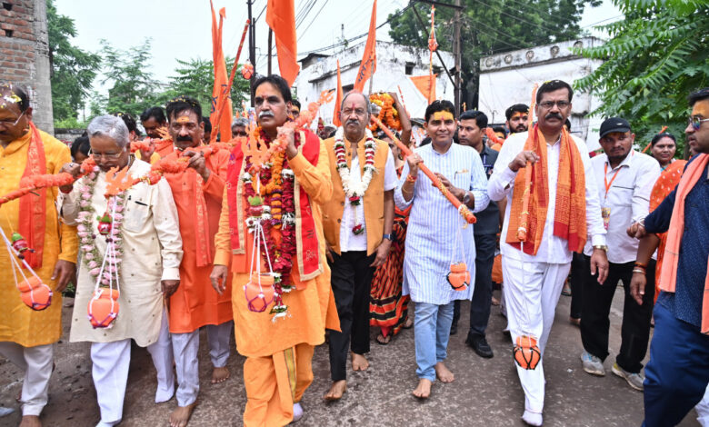 Vishaal Kanwar Yatra: Revenue Minister Tank Ram Verma participated in the huge Kanwar Yatra program