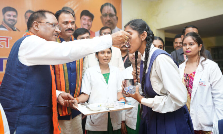 National Deworming Day: Chief Minister inaugurated the day by feeding anti-worm medicine to girl students at Dani School