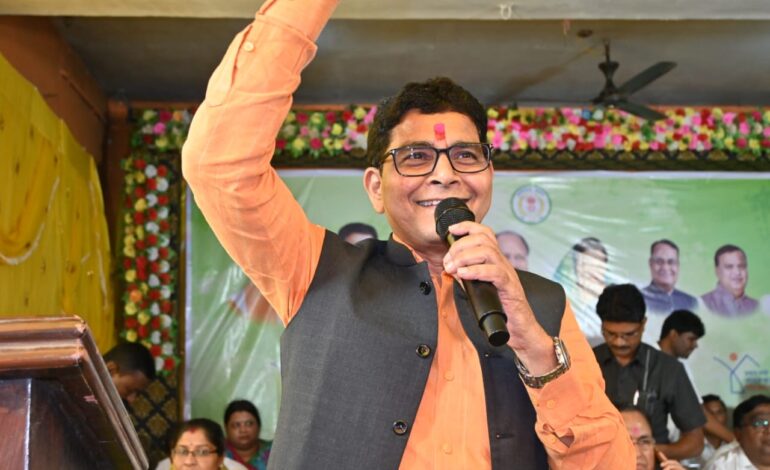 Mahtari Vandan Honor Ceremony: On the occasion of Mahtari Vandan Honor Ceremony, Minister Tankaram Verma sang Chhattisgarhi song, the audience was mesmerized