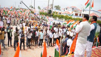 MP CM Mohan Yadav: Chief Minister Dr. Yadav welcomed the Tiranga Yatra riding in a jeep, MLA Rameshwar Sharma was with him in the Tiranga Yatra which started from Mother Teresa School on Kolar Road