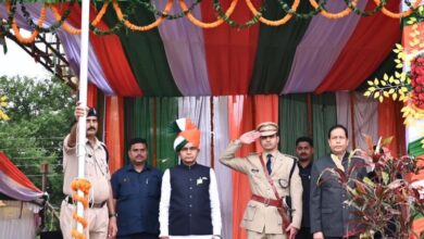 Independence Day 2024: Revenue Minister Tankaram Verma hoisted the flag in Sarangarh and honored those who performed outstandingly