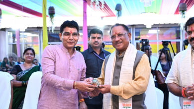 Teej Milan Ceremony: Chief Minister Vishnu Dev Sai, who arrived at the Teej Milan ceremony, worshiped Lord Ganesha installed at the residence of Revenue Minister Tankaram Verma