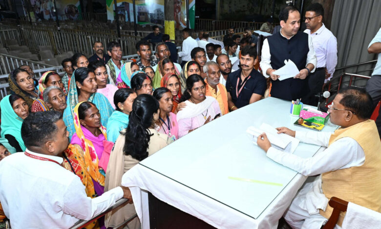 CM Jandarshan: Chief Minister Vishnu Dev Sai heard the problems of thousands of people in Jandarshan, provided motorized tricycles and other equipment to the disabled