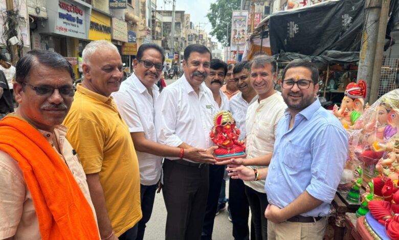 CG CHAMBER: Market ready for auspicious shopping, business will be great for 11 days, Chamber delegation took stock of the market under the leadership of Chamber President Amar Parwani