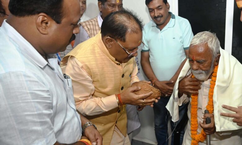 CM Vishnu: Chief Minister was overwhelmed after meeting his childhood school teacher