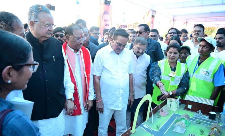 Cleanliness is Service: Chief Minister and Union Jal Shakti Minister participated in the Cleanliness is Service program organized in Barga village. He performed Bhoomi Pujan and inauguration of 35 works worth Rs 32 crore 7 lakh 60 thousand.