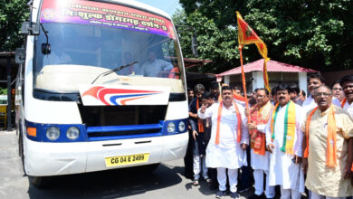 Green Flagged : Chief Minister Vishnu Dev Sai flagged off the bus of devotees going to visit Maa Bamleshwari