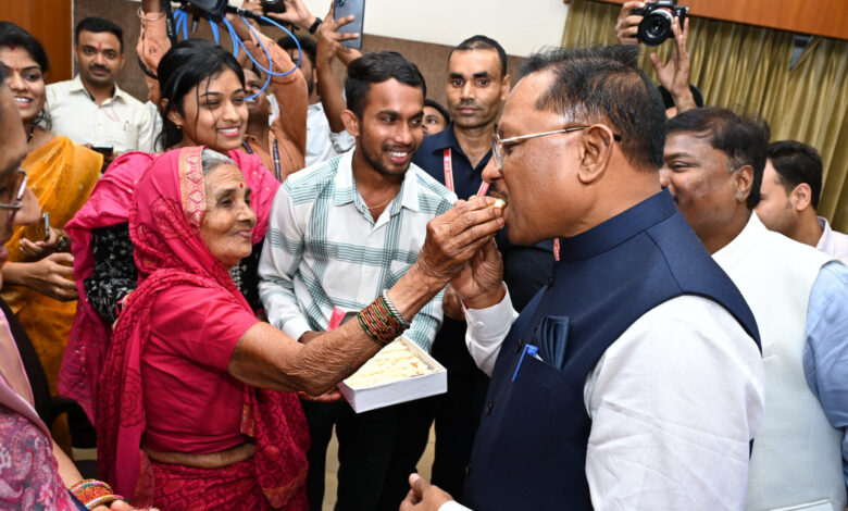 Courtesy Meet: With the declaration of the result of the police recruitment exam, the happiness of the selected candidates on Diwali doubled, the selected candidates met Chief Minister Vishnu Dev Sai and expressed their gratitude