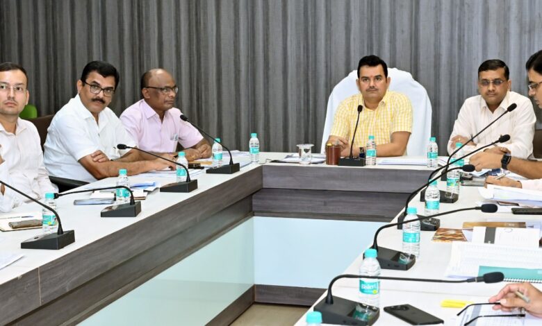 Secretary P. Dayanand: Public Relations Department Secretary P. Dayanand reviewed the departmental work, gave instructions to ensure better publicity of government schemes