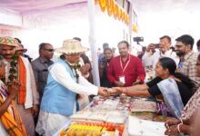 Sarguja News: A new chapter of development of Sarguja region will be written from the lap of nature, Chief Minister Vishnudev Sai reached the Mayali Nature Camp meeting place by boating from Kharsa View Point