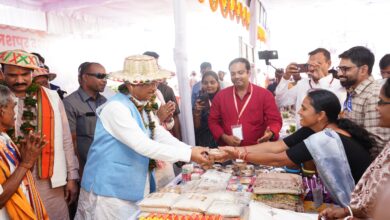 Sarguja News: A new chapter of development of Sarguja region will be written from the lap of nature, Chief Minister Vishnudev Sai reached the Mayali Nature Camp meeting place by boating from Kharsa View Point