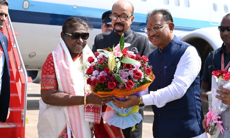 President Draupadi Murmu: President Draupadi Murmu reached Chhattisgarh capital Raipur today on a two-day visit