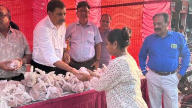 Chhattisgarh Chamber and CAT CG Chapter: Chhattisgarh Chamber and CAT CG Chapter jointly organized a lamp distribution program on the auspicious occasion of Diwali under "Aaya Tyohar-Chalo Bazaar"