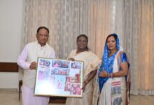 President Murmu: The President liked the gift of instant album and photo frame very much, said… the Chief Minister's family expressed faith in traditional moral values