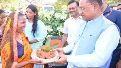 CM Vishnu: Chief Minister Vishnudev Sai presented Diwali gifts to the beneficiaries of Pradhan Mantri Awas Yojana