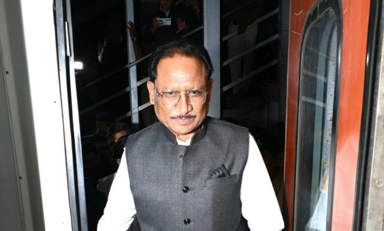 CM Vishnu: Chief Minister Vishnu Dev Sai will now visit various areas of the state by train as well, left by Amarkantak Express to listen to the Kavi Sammelan organized in Bilaspur