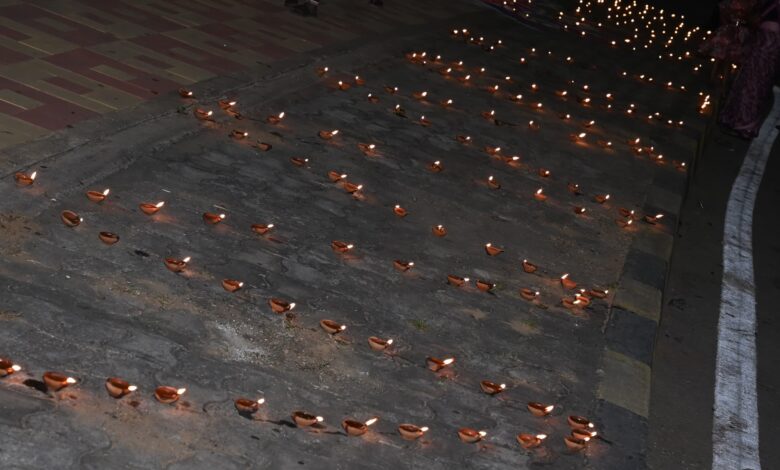 CG State Foundation Day: Ekatma Path illuminated with 11 thousand lamps on Chhattisgarh State Foundation Day